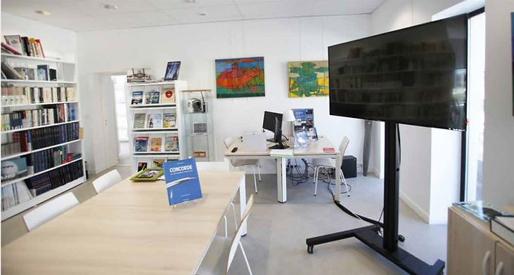 CENTRE DE DOC ESPACE PIERRE SPARACO.JPG
