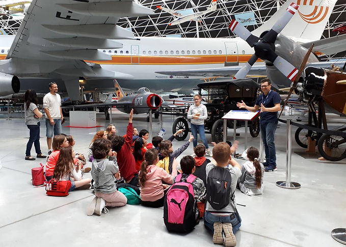 VISITES_SCOLAIRES_AU_MUSÃE_AEROSCOPIA.j